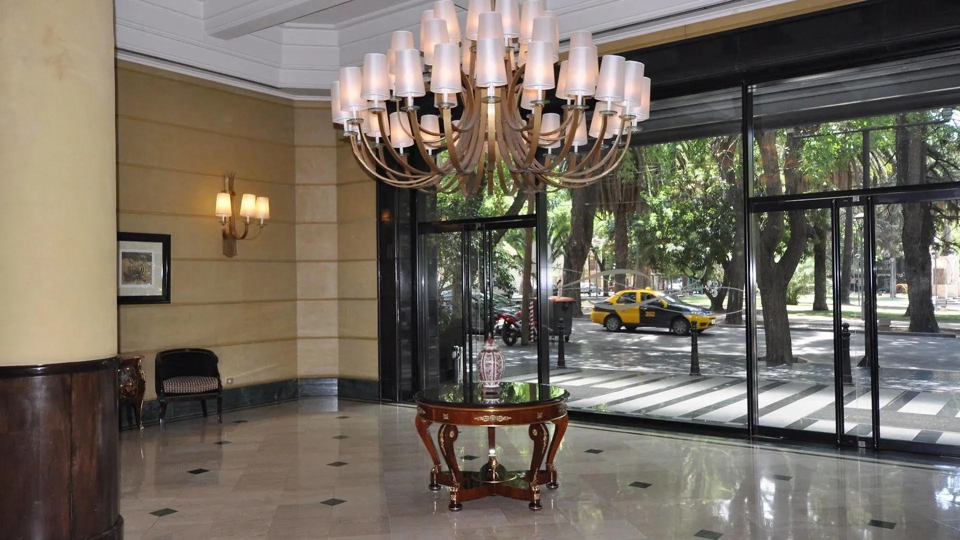 Amerian Executive Mendoza Hotel