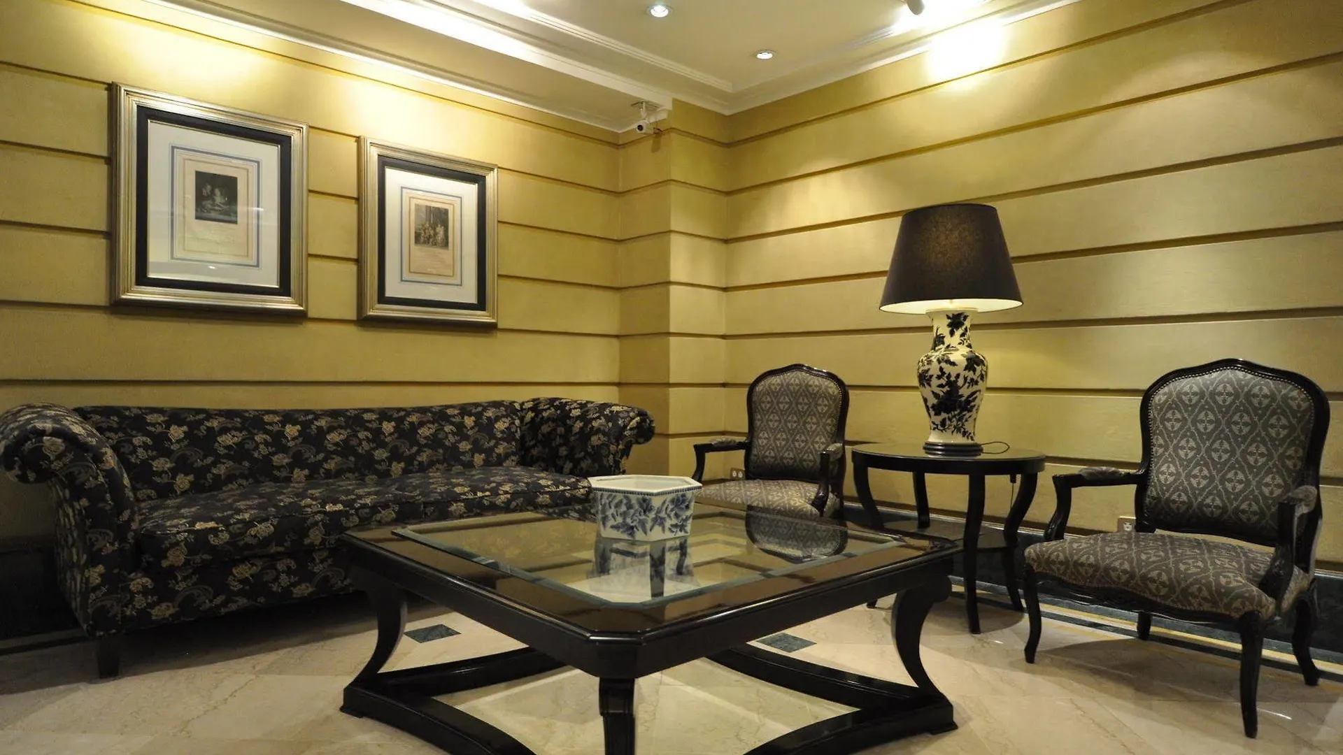 Amerian Executive Mendoza Hotel 4*,